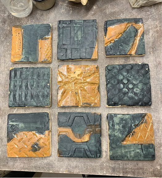 Peça final esmaltada en negre i ocre